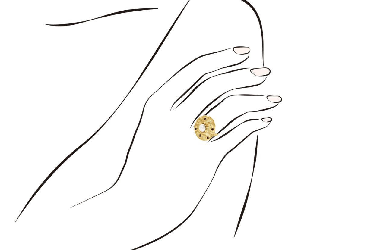 Joia: anel;Material: prata 925;Peso: 4.3 gr;Pedras: zircónias e pérola;Cor: amarelo;Medida: ajustável;Género: mulher
