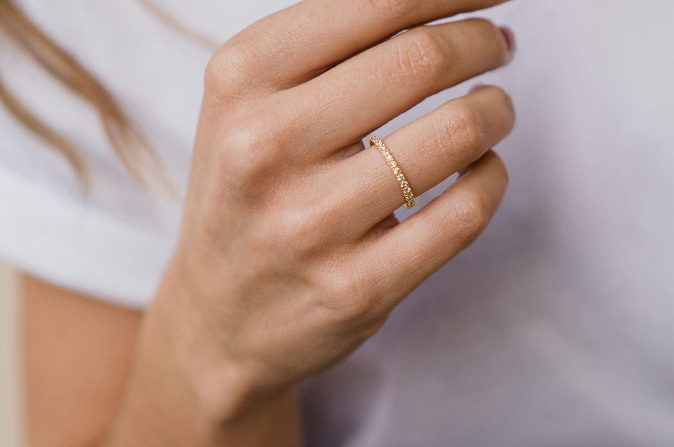 Joia: anel;Material: prata 925;Pedras: zircónias;Cor: amarelo e branco;Género: mulher