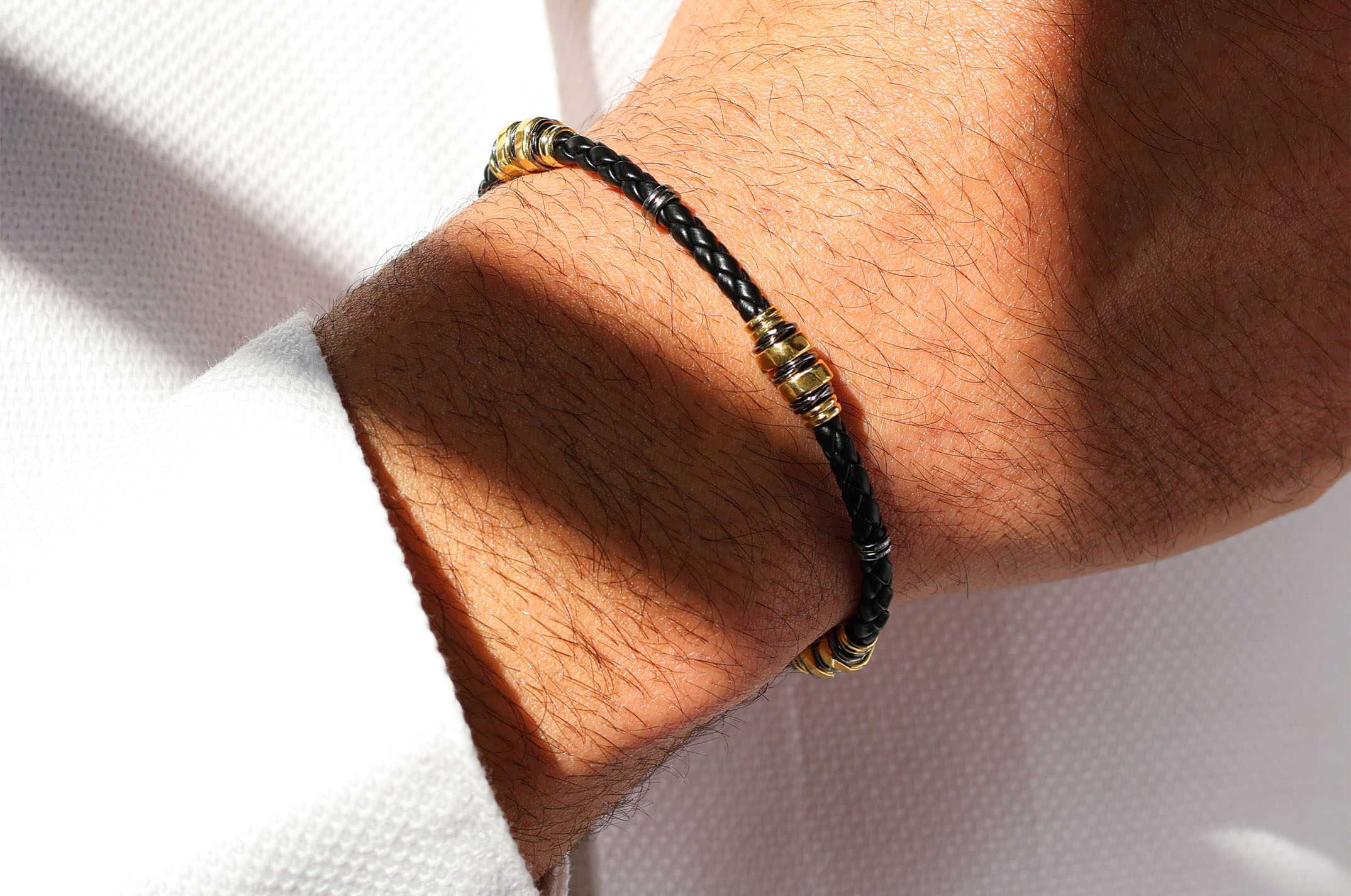 Jewel: bracelet;Material: 925 silver;Weight: 9 gr;Color: bicolor;Thread Size: 17 cm + 2.5 cm;Gender: man
