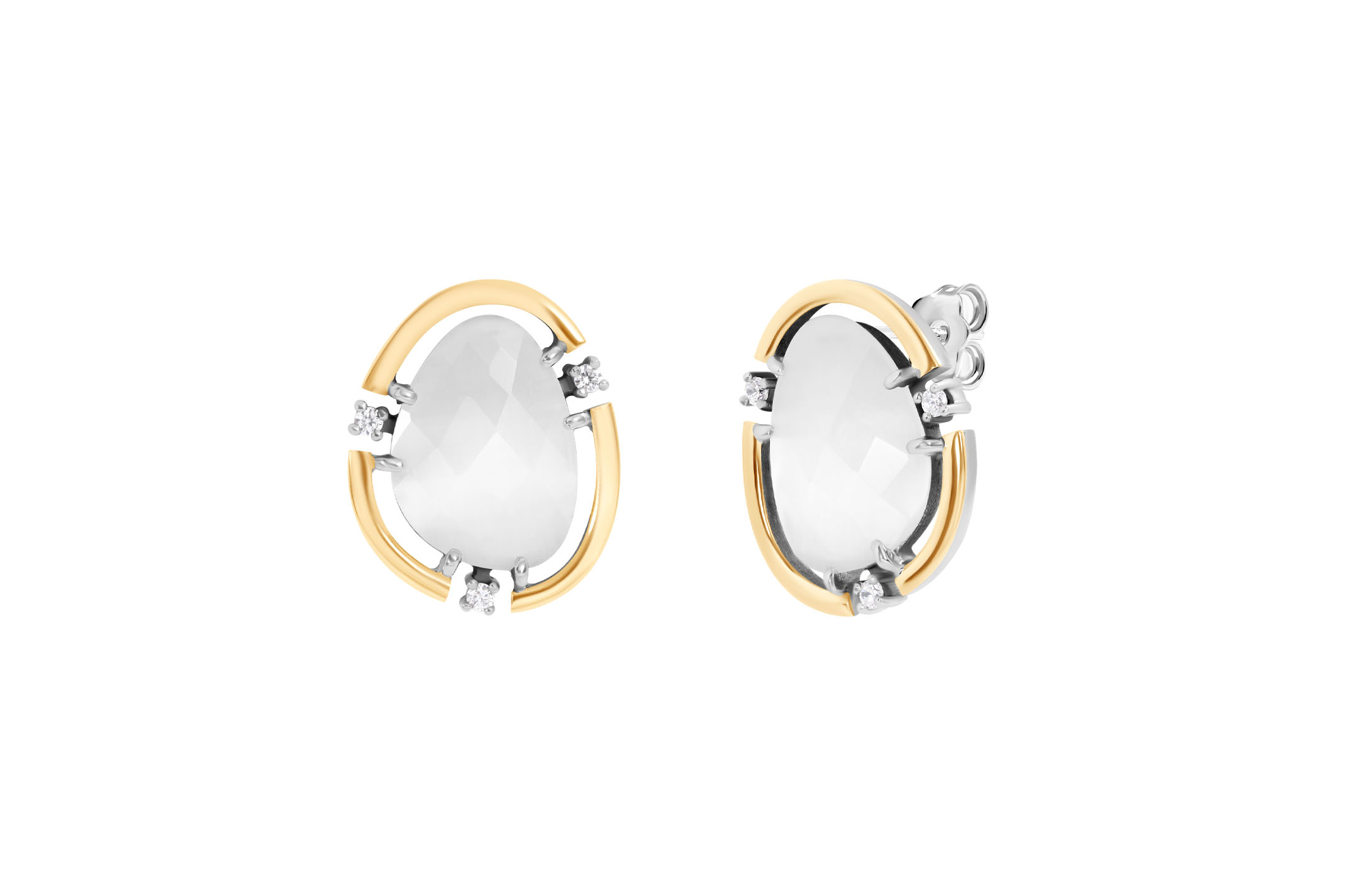 Jewel: earrings;Material: 925 silver and 9K gold;Stones: zirconias & pedra-da-lua;Weight: 7 gr (silver) and 1.7 gr (gold);Color: white and yellow;Size: 2.3 cm x 1.9 cm