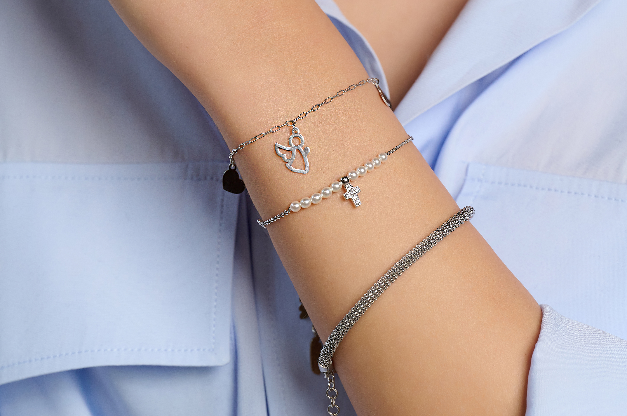 Jewel: bracelet;Material: silver 925;Weight: 1.7 gr;Color: white;Size: 16 cm + 3.5 cm; Pendent size:
1.2 cm
